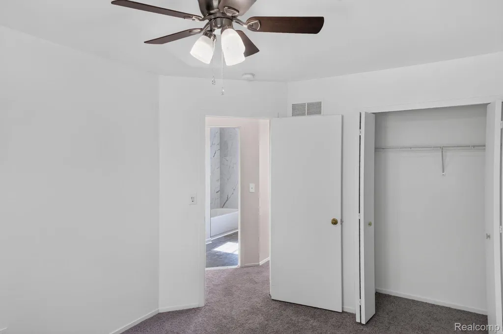 6384 Hunter Pointe Street Westland City MI 48185