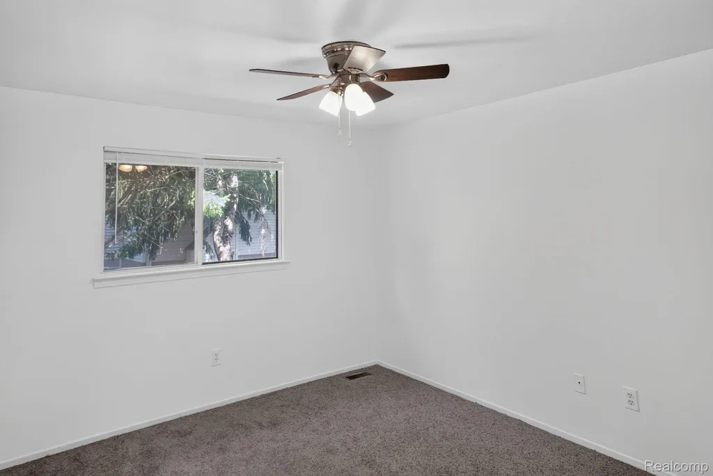 6384 Hunter Pointe Street Westland City MI 48185