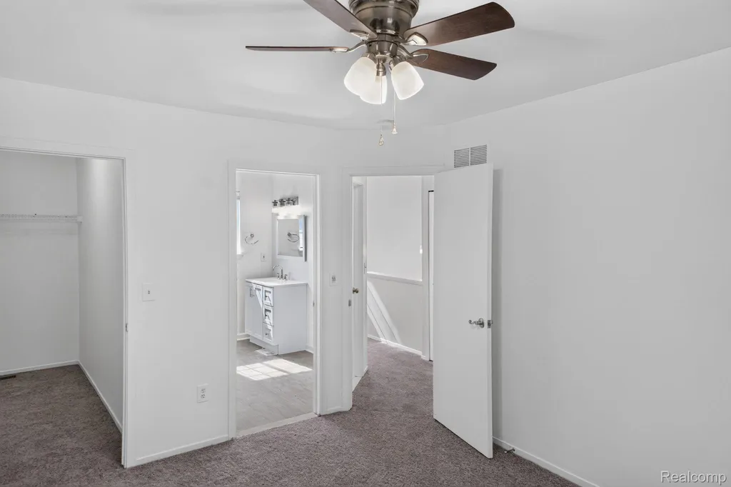 6384 Hunter Pointe Street Westland City MI 48185