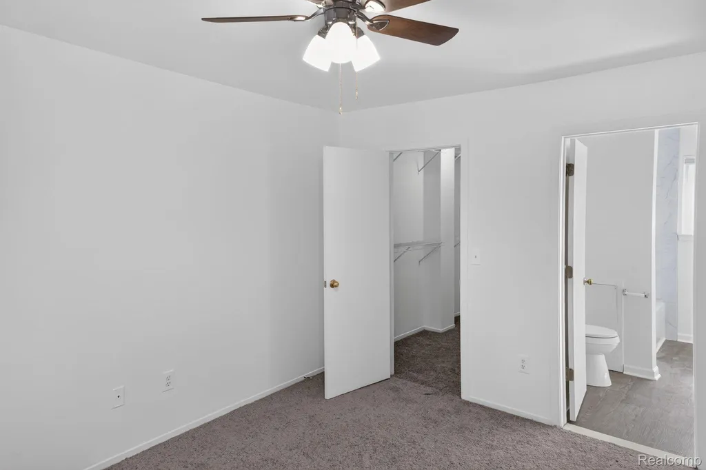 6384 Hunter Pointe Street Westland City MI 48185