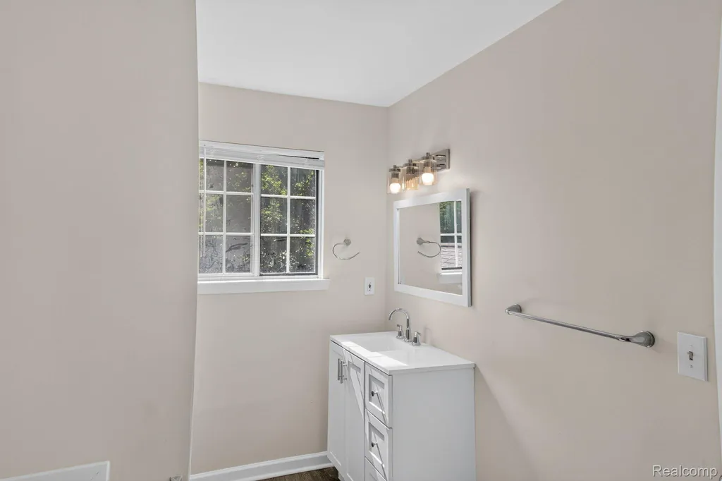 6384 Hunter Pointe Street Westland City MI 48185