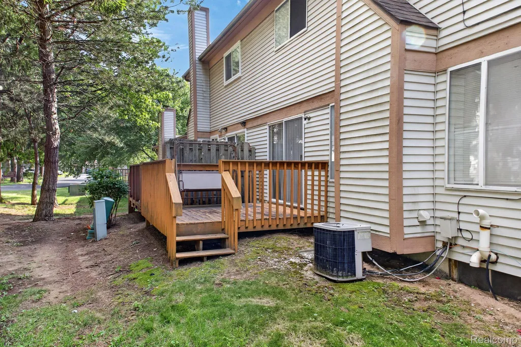 6384 Hunter Pointe Street Westland City MI 48185