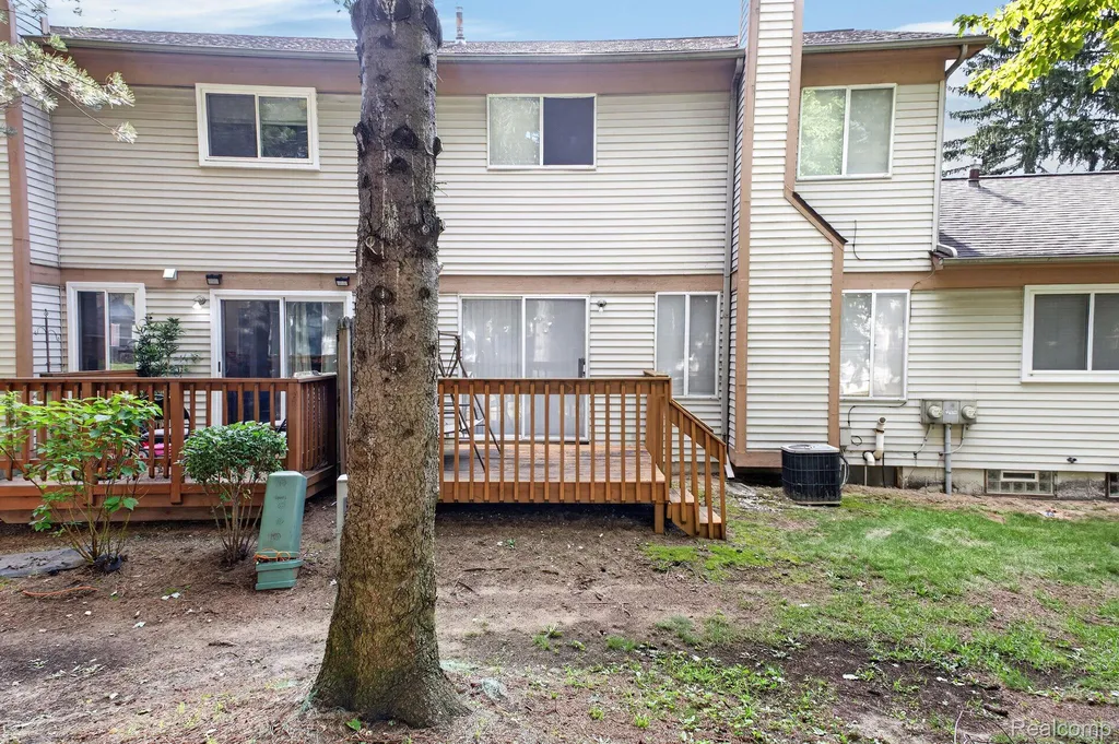 6384 Hunter Pointe Street Westland City MI 48185