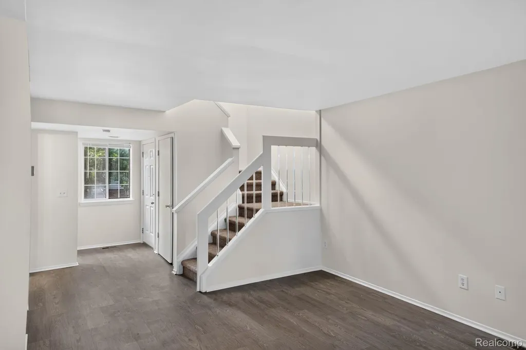 6384 Hunter Pointe Street Westland City MI 48185