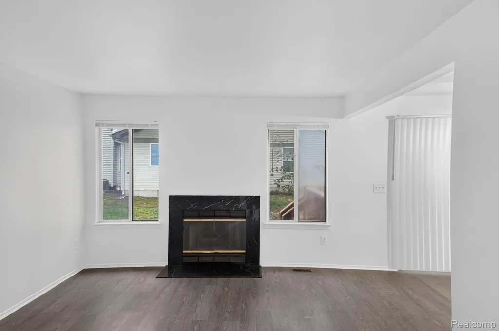 6384 Hunter Pointe Street Westland City MI 48185