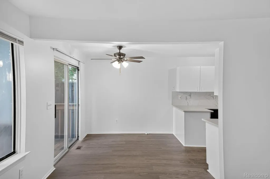 6384 Hunter Pointe Street Westland City MI 48185