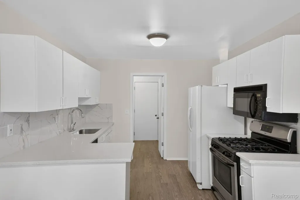 6384 Hunter Pointe Street Westland City MI 48185