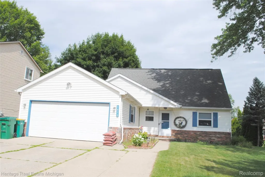 Brighton City MI, 1673 Woodlake Circle