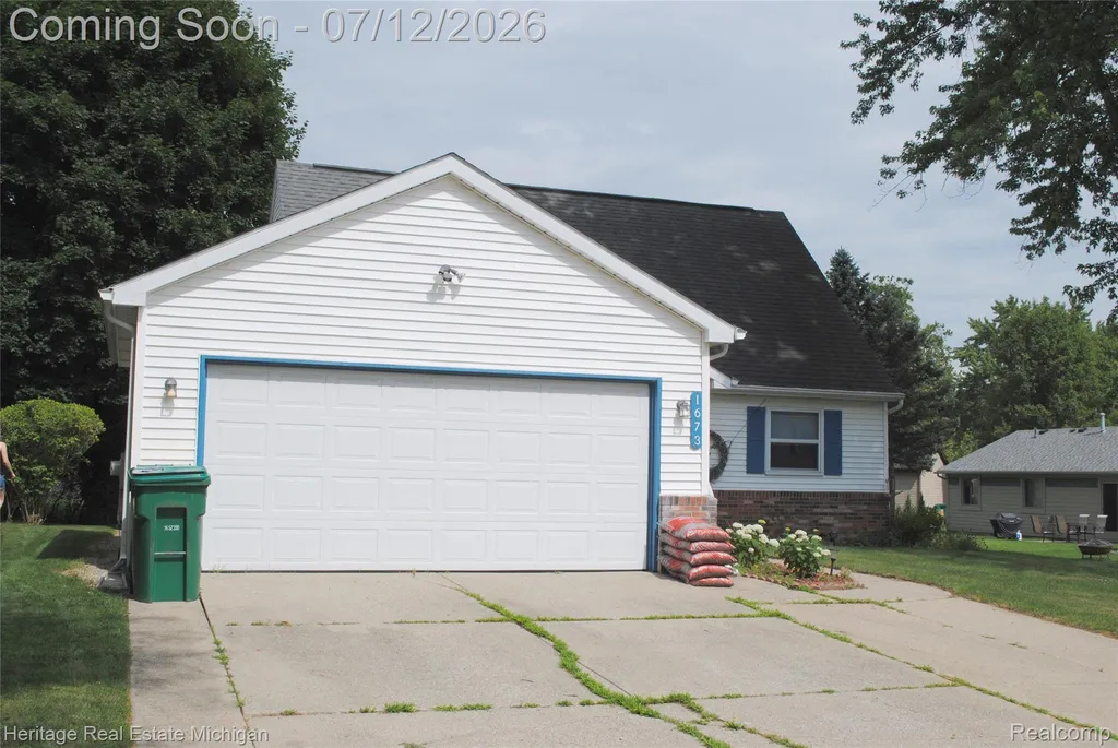 1673 Woodlake Circle Brighton City MI 48116