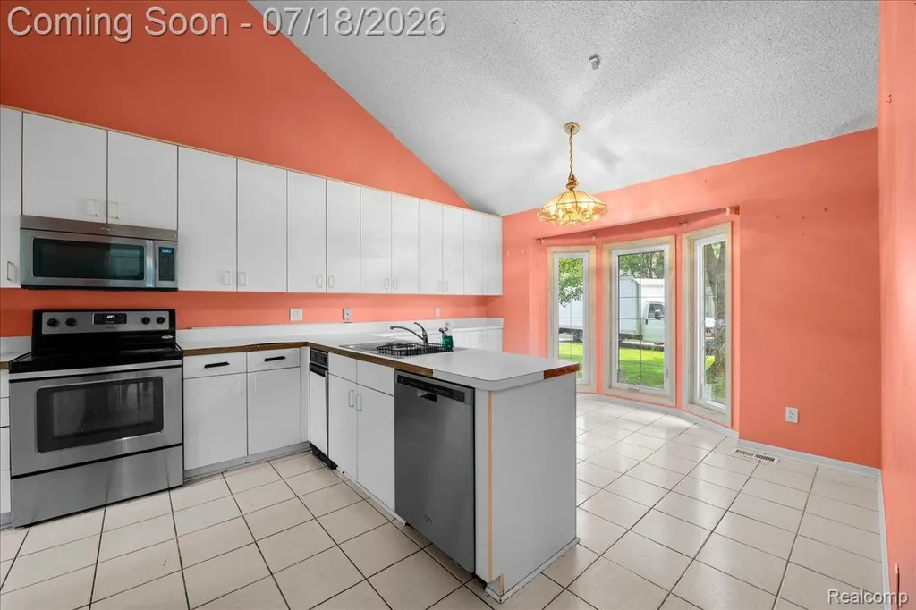 24533 Martel Drive Farmington Hills City MI 48335