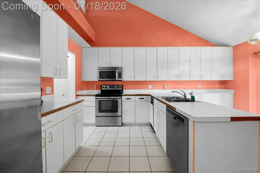 24533 Martel Drive Farmington Hills City MI 48335