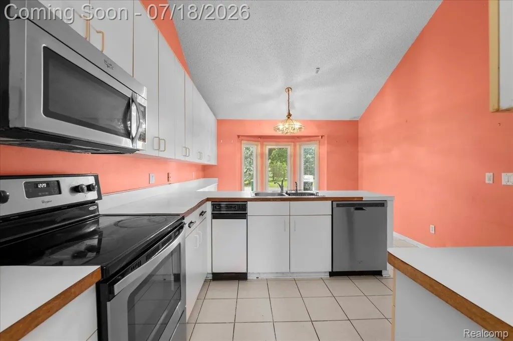 24533 Martel Drive Farmington Hills City MI 48335