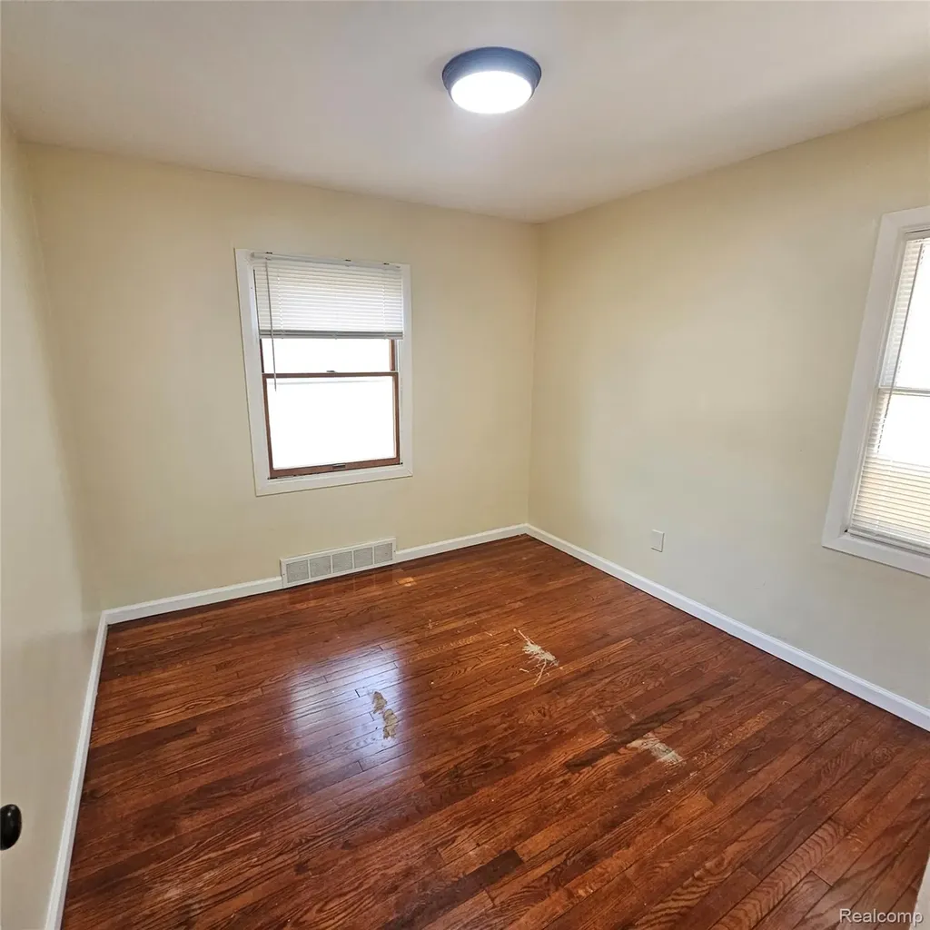 34290 Richard Street Wayne City MI 48184