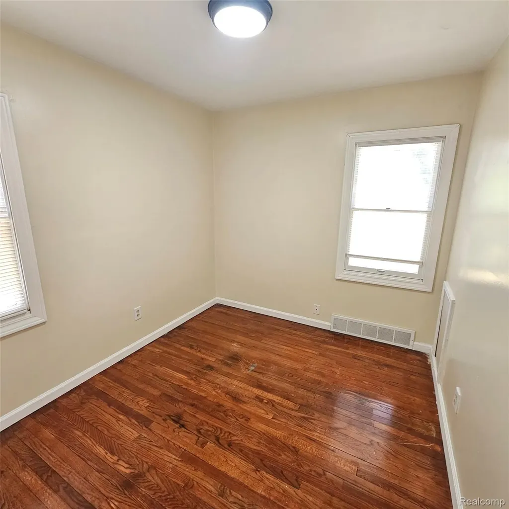 34290 Richard Street Wayne City MI 48184