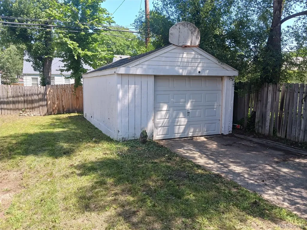 34290 Richard Street Wayne City MI 48184
