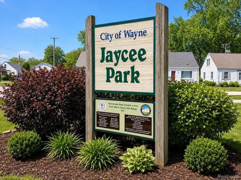 34290 Richard Street Wayne City MI 48184