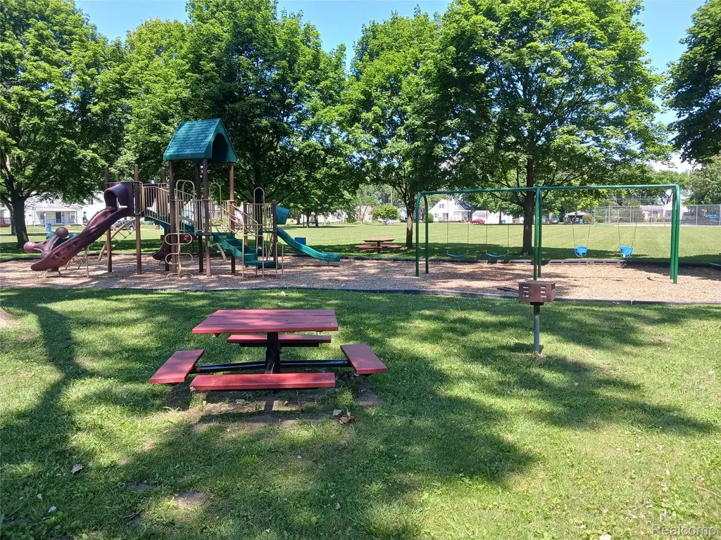 34290 Richard Street Wayne City MI 48184