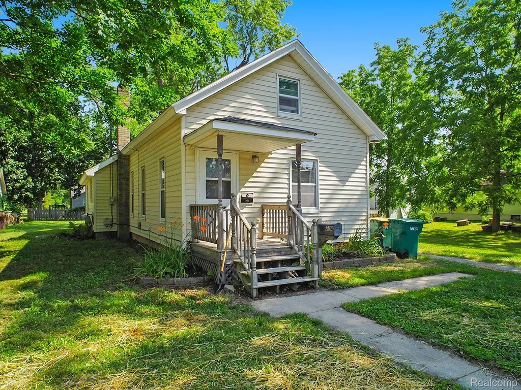 204 W Perry Street Durand City MI 48429