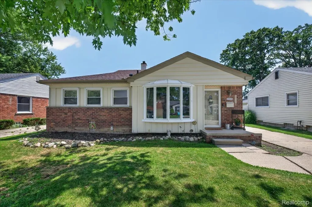 23002 Carolina Street St. Clair Shores City MI 48080
