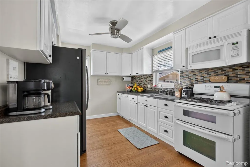 23002 Carolina Street St. Clair Shores City MI 48080