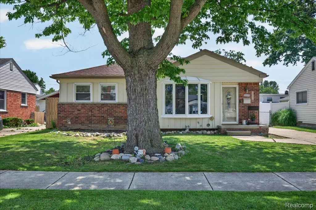 23002 Carolina Street St. Clair Shores City MI 48080