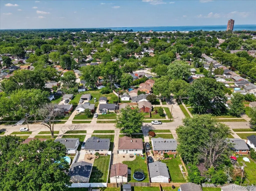 23002 Carolina Street St. Clair Shores City MI 48080