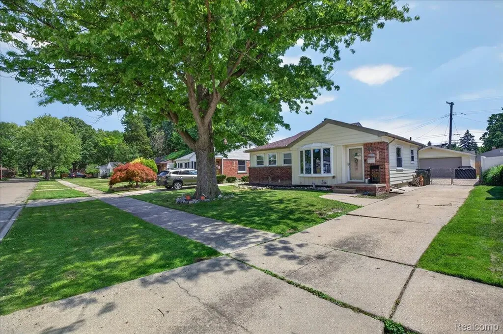 23002 Carolina Street St. Clair Shores City MI 48080