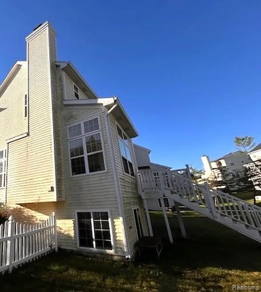 88 Champlain Boulevard Marion Township MI 48843