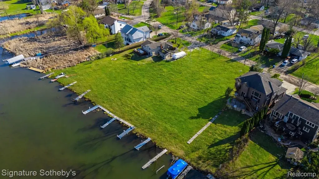 1105 Oregon Boulevard Waterford Charter Township MI 48327