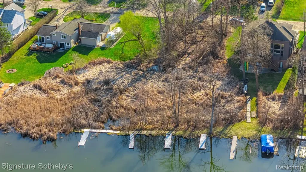 1105 Oregon Boulevard Waterford Charter Township MI 48327