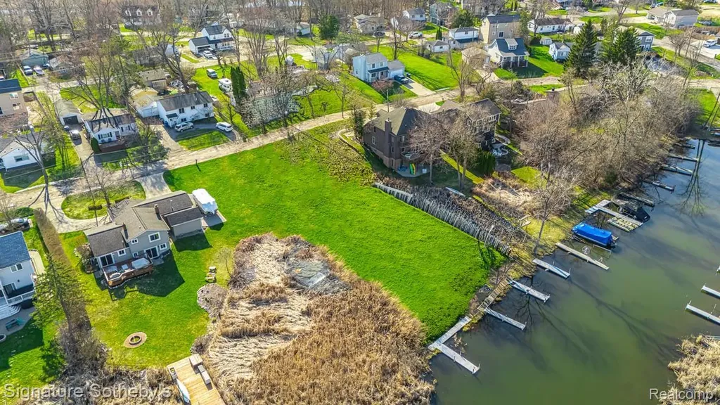 1105 Oregon Boulevard Waterford Charter Township MI 48327