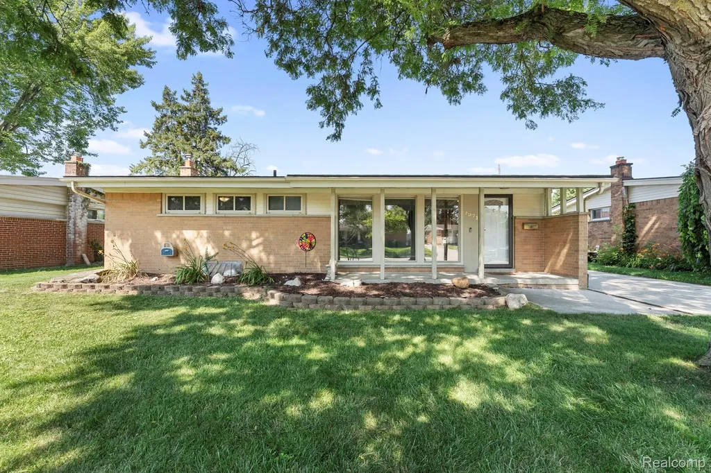9971 Hartel Court Livonia City MI 48150