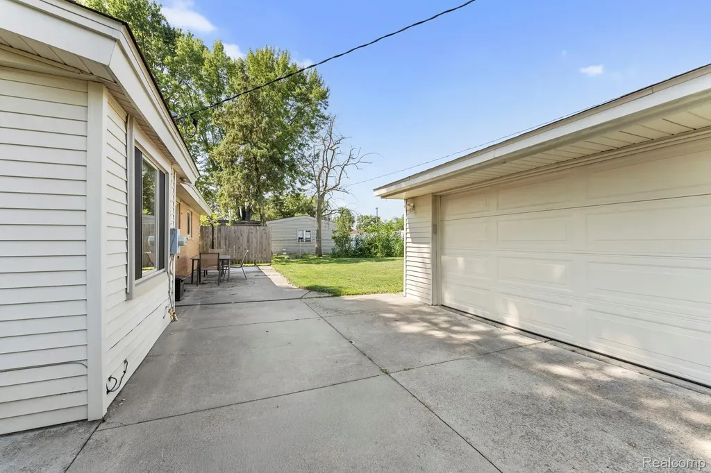 9971 Hartel Court Livonia City MI 48150