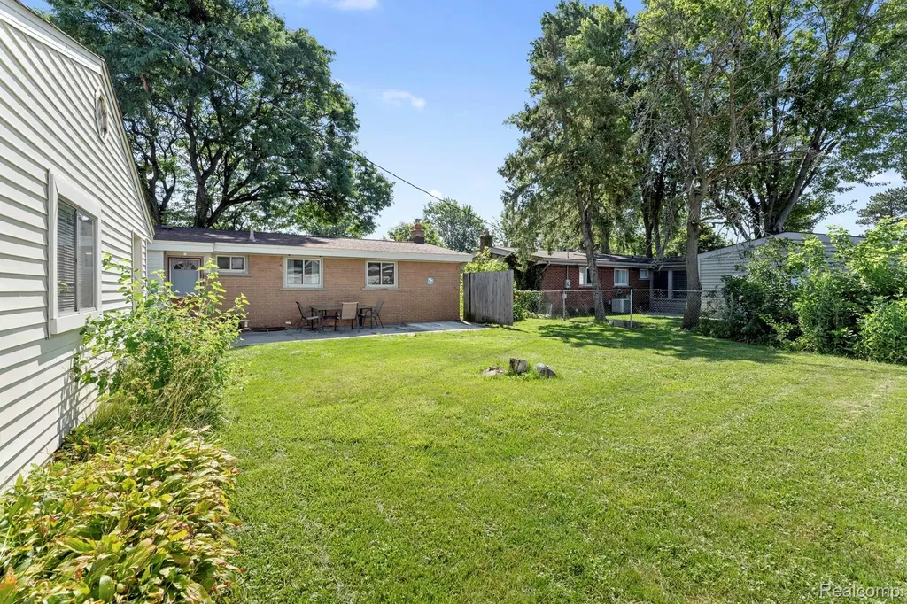 9971 Hartel Court Livonia City MI 48150