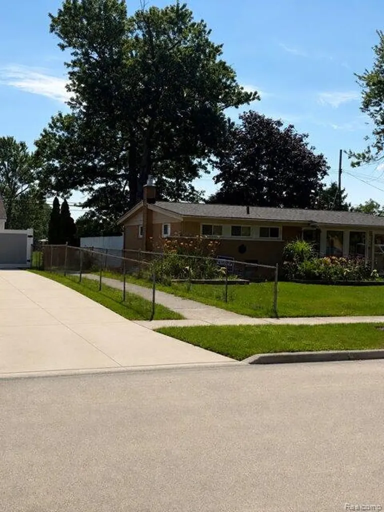 9971 Hartel Court Livonia City MI 48150