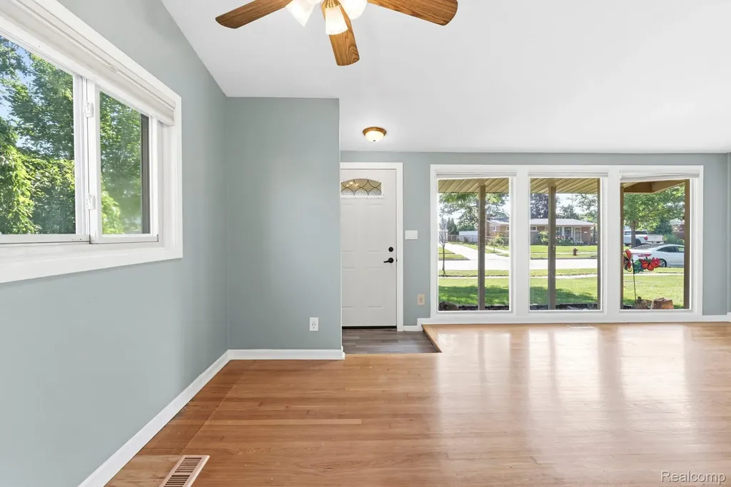 9971 Hartel Court Livonia City MI 48150