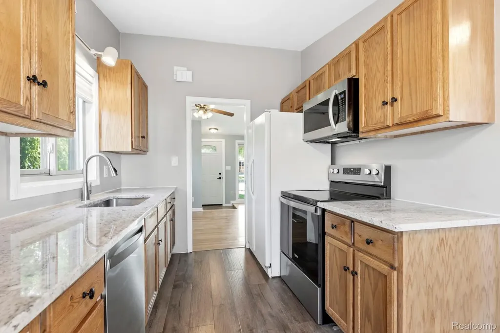 9971 Hartel Court Livonia City MI 48150