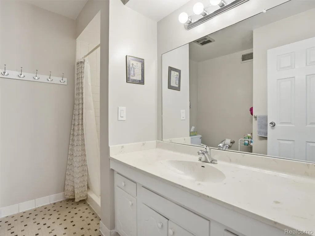 1975 Klingensmith Road Bloomfield Hills City MI 48302