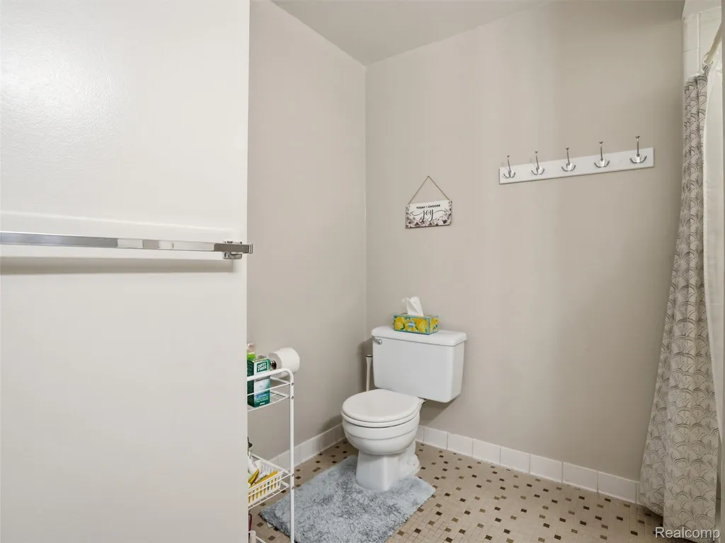 1975 Klingensmith Road Bloomfield Hills City MI 48302