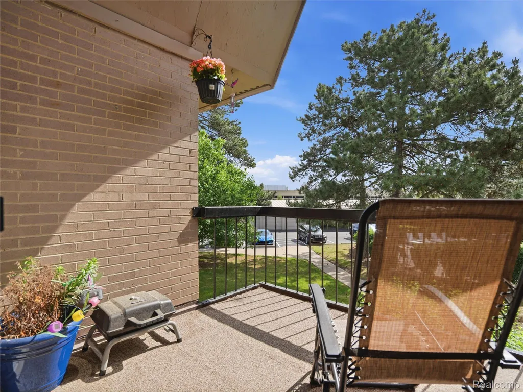 1975 Klingensmith Road Bloomfield Hills City MI 48302