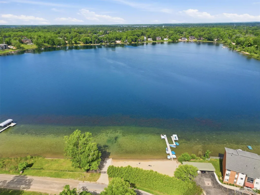 1975 Klingensmith Road Bloomfield Hills City MI 48302