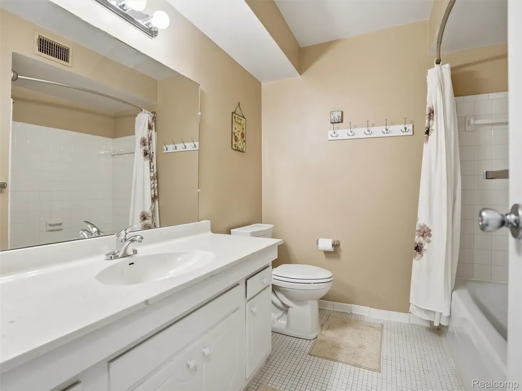 1975 Klingensmith Road Bloomfield Hills City MI 48302
