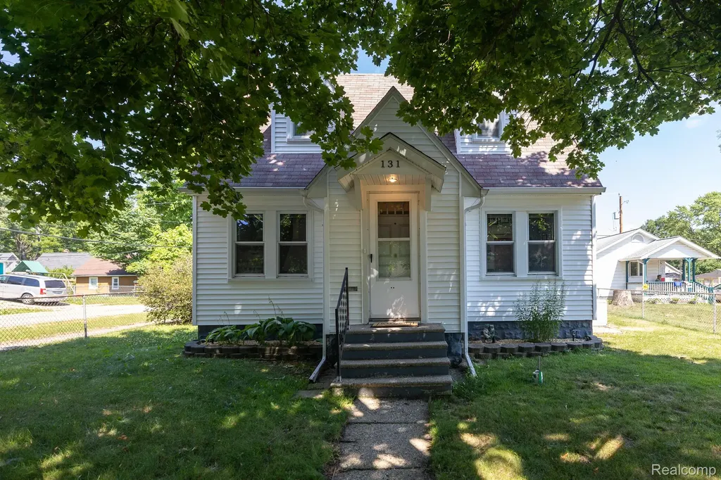 131 Starr Avenue Waterford Charter Township MI 48328