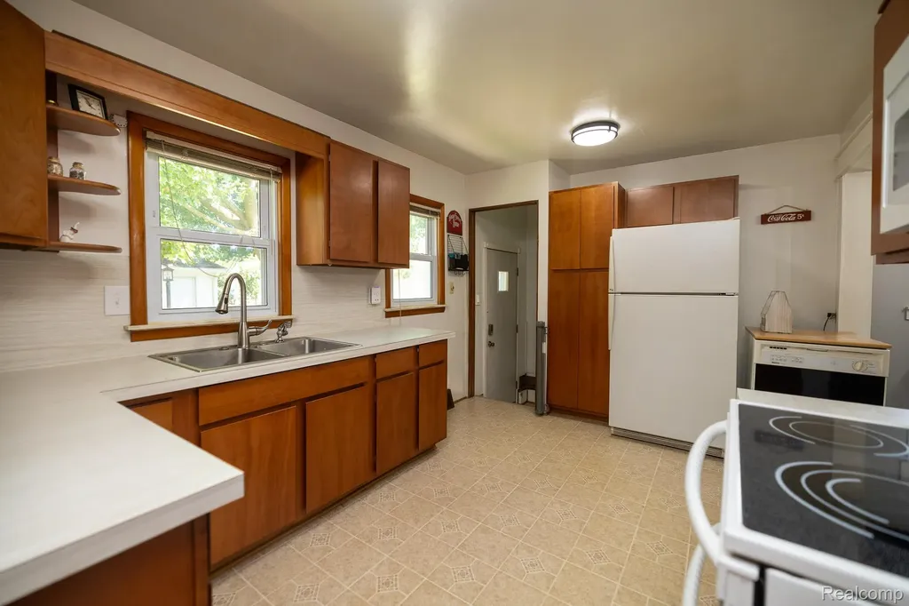 131 Starr Avenue Waterford Charter Township MI 48328