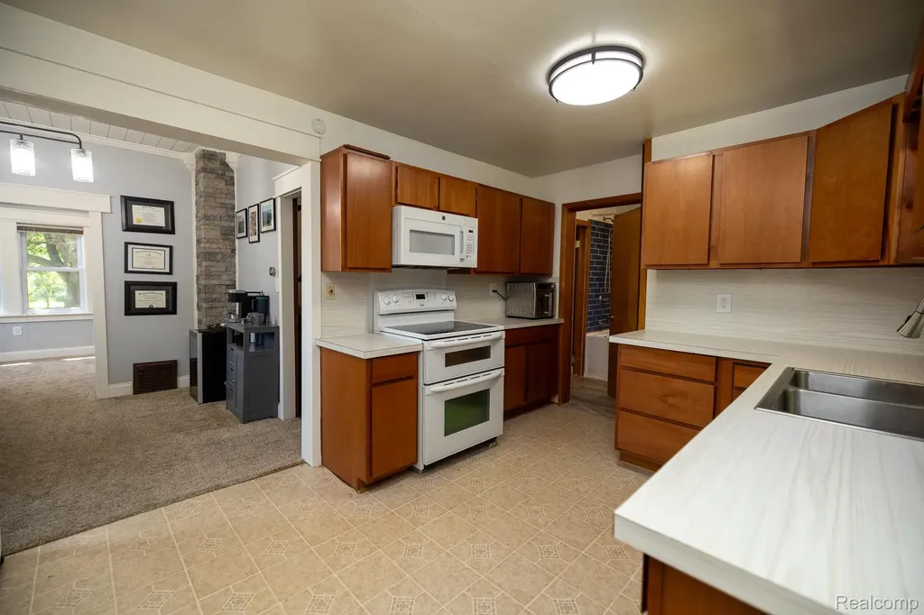 131 Starr Avenue Waterford Charter Township MI 48328