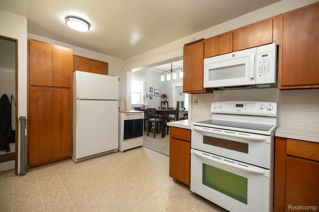 131 Starr Avenue Waterford Charter Township MI 48328
