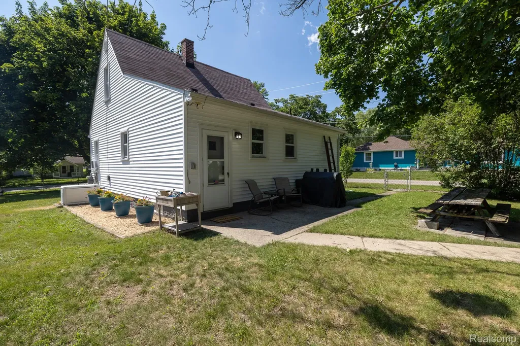 131 Starr Avenue Waterford Charter Township MI 48328