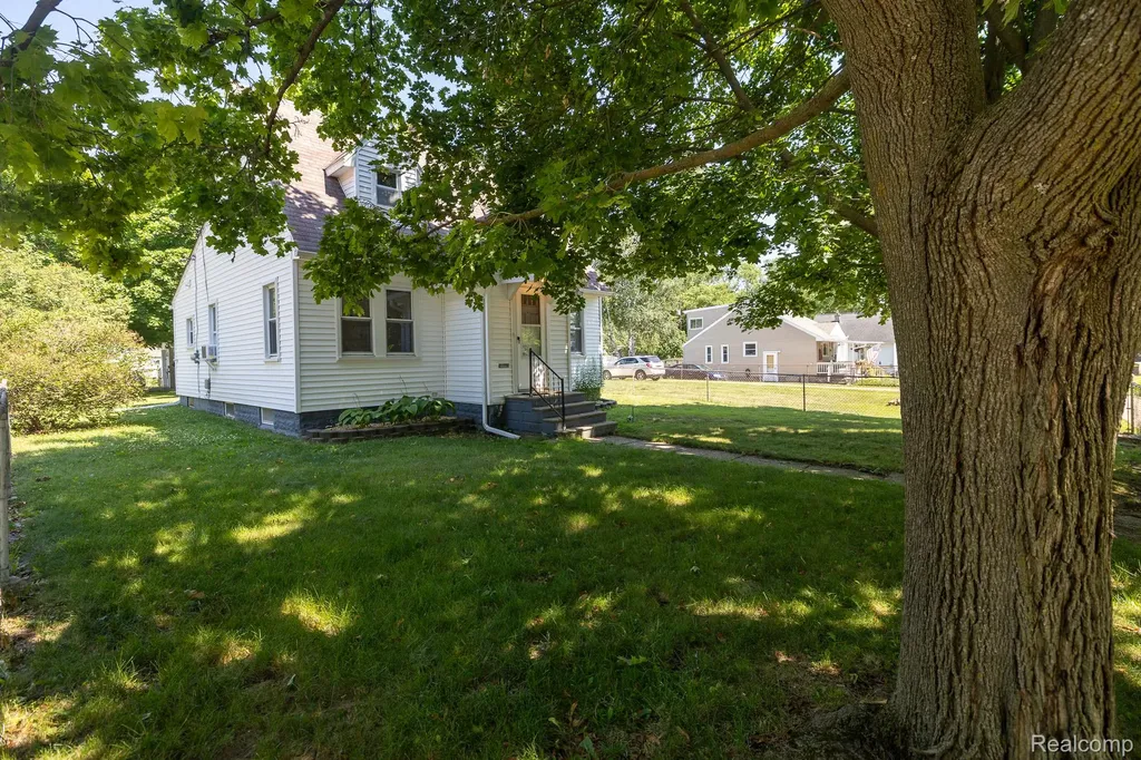 131 Starr Avenue Waterford Charter Township MI 48328
