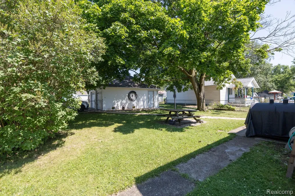 131 Starr Avenue Waterford Charter Township MI 48328