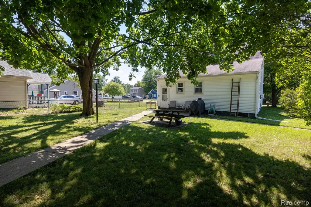 131 Starr Avenue Waterford Charter Township MI 48328